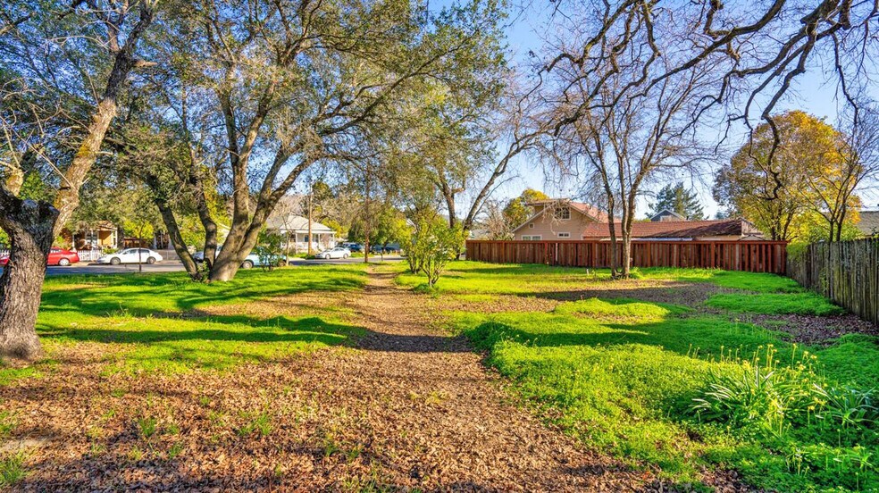 More Photos Of 209 1st St, Cloverdale Land For Sale