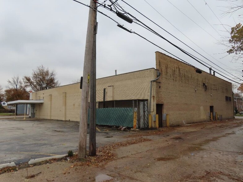 More Photos Of 4335 Oakton St, Skokie Freestanding For Lease