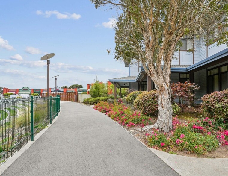 More Photos Of 60 Stone Pine Rd, Half Moon Bay Office For Sale