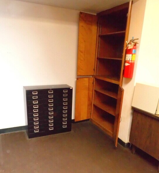 More Photos Of 406 Missouri Ave, East Saint Louis Office For Sale