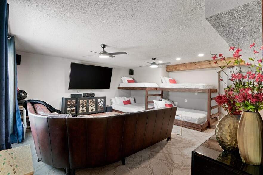 More Photos Of 8721 Mountain Crest Dr, Austin Specialty For Sale