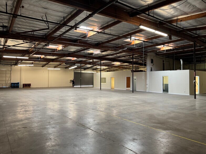 More Photos Of 1365-1367 E 16th St, Los Angeles Warehouse For Sale