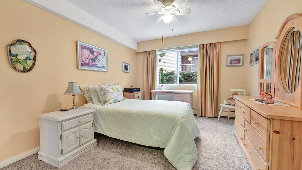 More Photos Of 1520 Blackwood St, White Rock Apartments For Sale