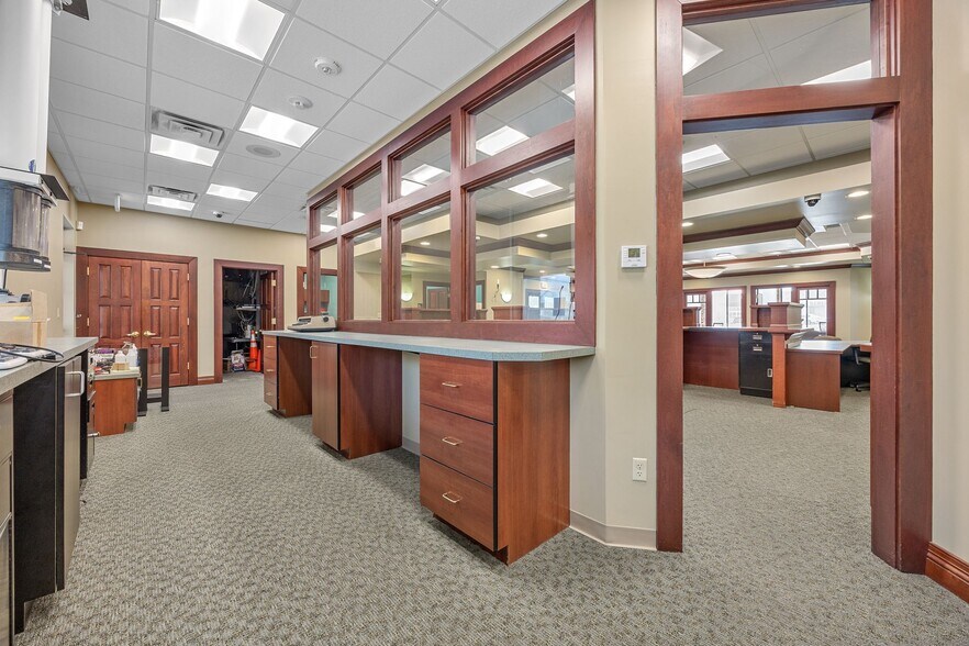More Photos Of 3414 Mount Vernon Rd SE, Cedar Rapids Office For Sale