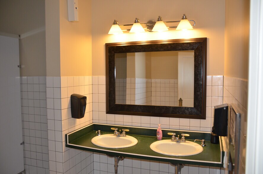 More Photos Of 11 Benton Ave E, Albia Restaurant For Sale