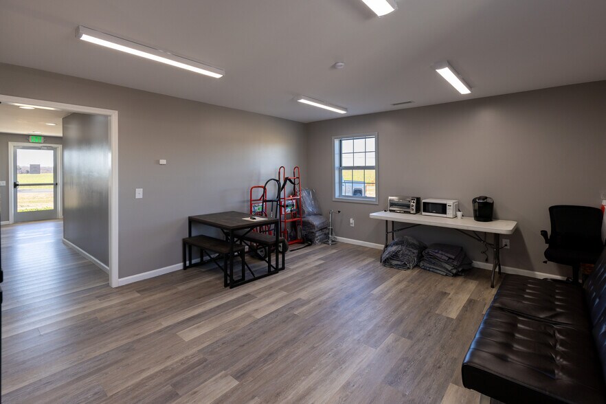 More Photos Of 2720 Section Line rd, Union City Office For Sale