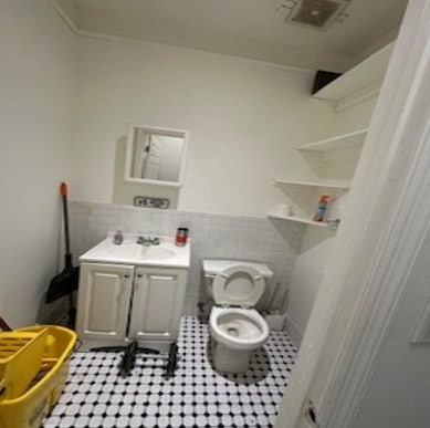 More Photos Of 8264 Austin St, Kew Gardens General Retail For Lease