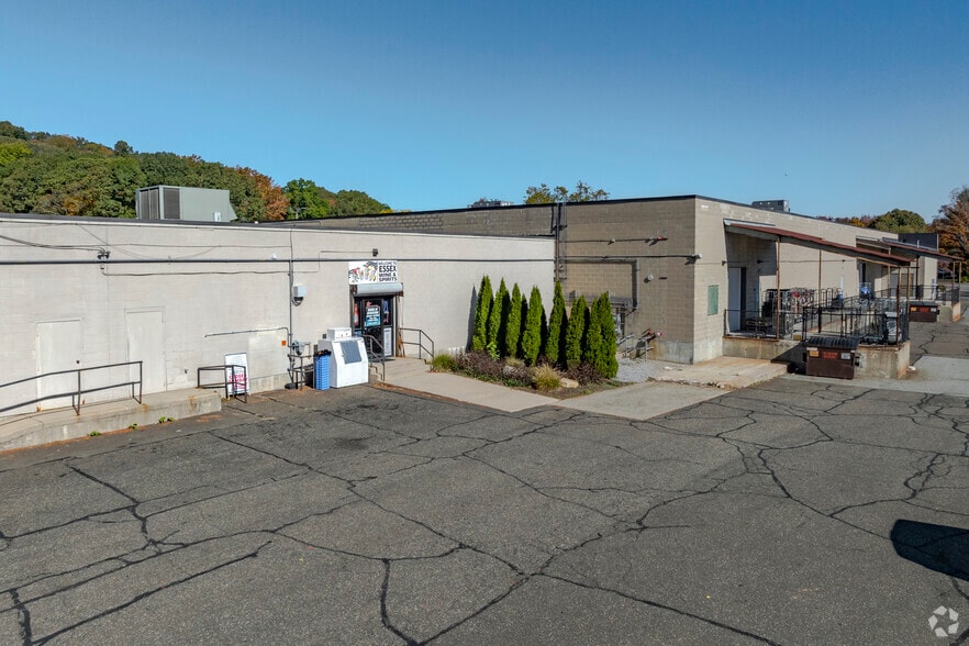 More Photos Of 125 Westbrook Rd, Essex Storefront For Sale