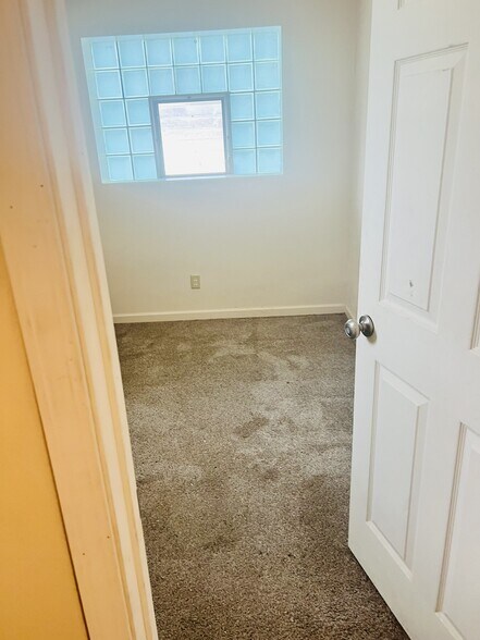 More Photos Of 491 Peach Way, North Versailles Light Distribution For Lease