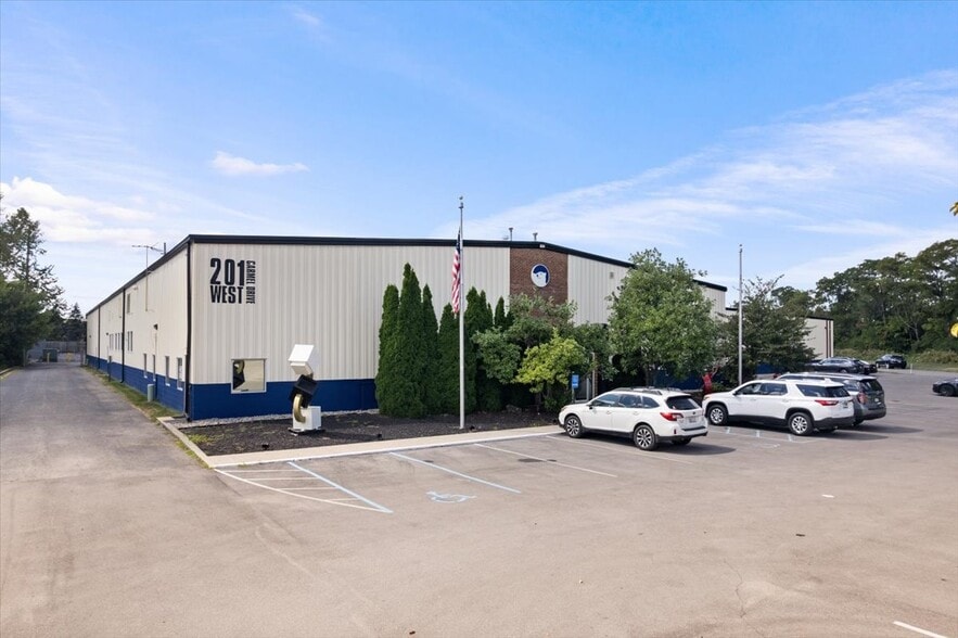 More Photos Of 201 W Carmel Dr, Carmel Theater Concert Hall For Lease