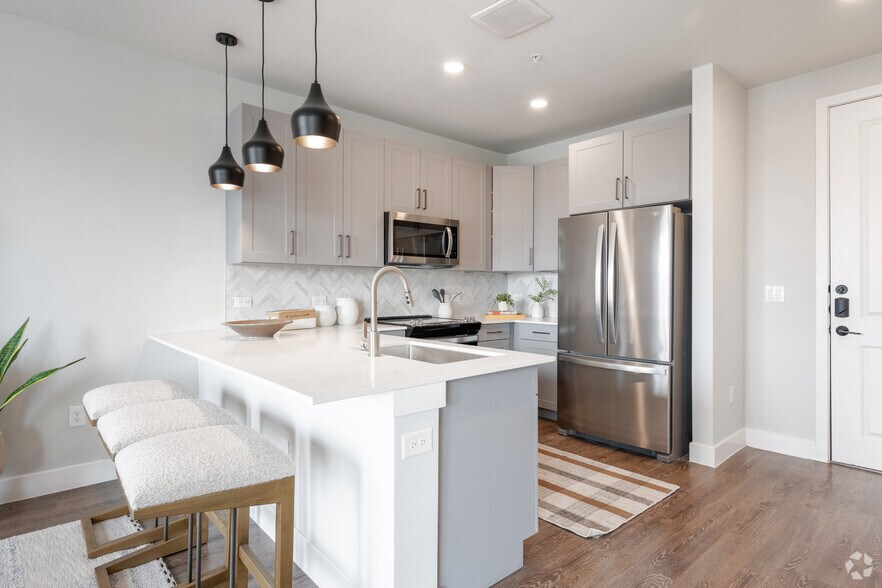 More Photos Of 5100 Bolm Rd, Austin Apartments For Lease