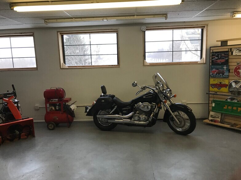 More Photos Of 10 E Veterans Memorial Hwy, Kasson Showroom For Lease