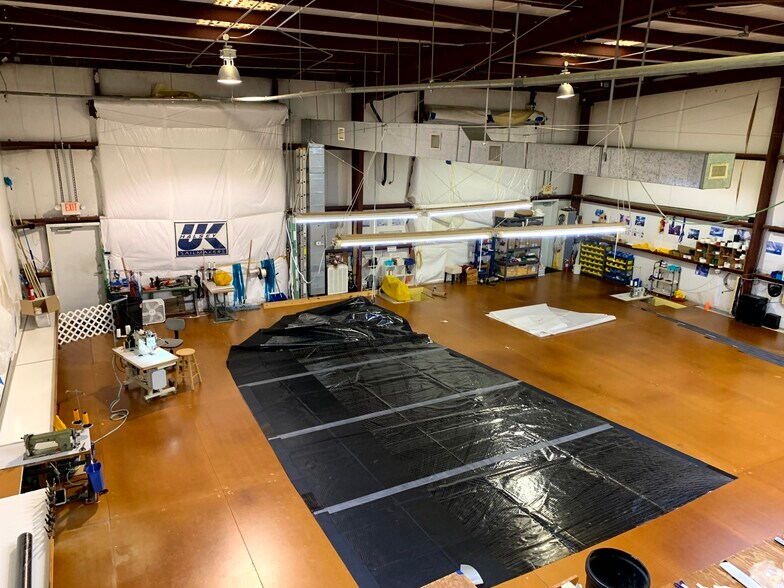 More Photos Of 2031 Anders Ln, Kemah Light Distribution For Lease