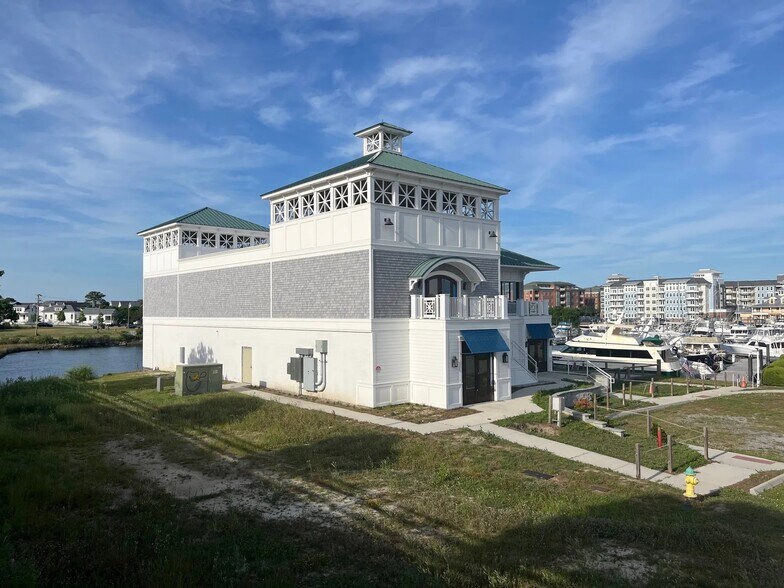 More Photos Of 8180 Shore Dr, Norfolk Marina For Sale