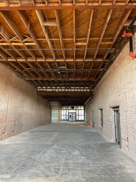 More Photos Of 121-129 N Main St, Mooresville Storefront Retail Office For Lease