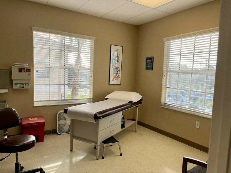 More Photos Of 836 Sunset Lake Blvd, Venice Medical For Sale