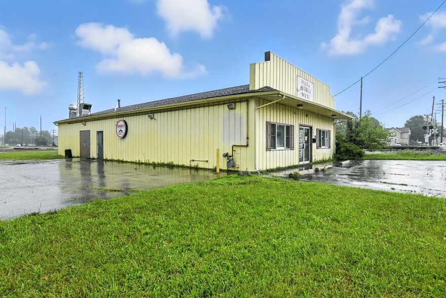 More Photos Of 325 E Center St, Bellevue Restaurant For Sale