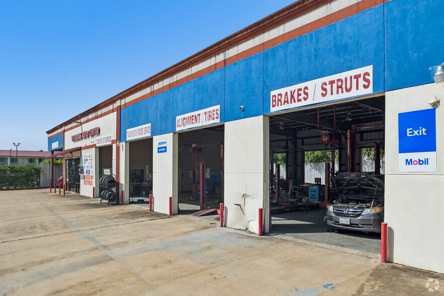 More Photos Of 11239 Veterans Memorial Dr, Houston Auto Repair For Sale