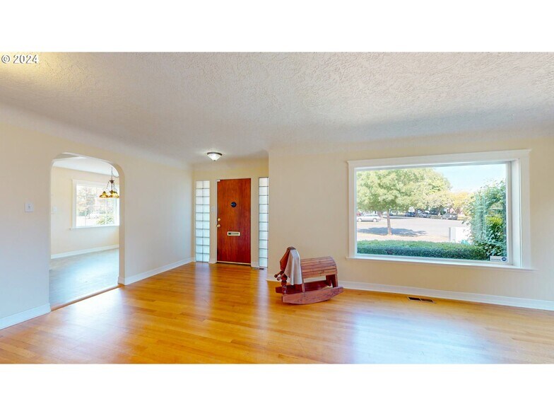 More Photos Of 905 Broadway St, Longview Specialty For Sale