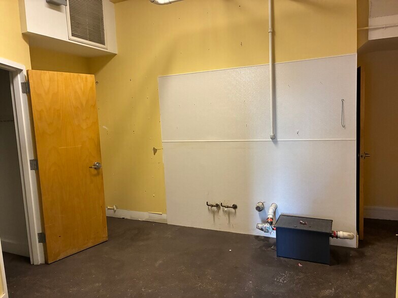 More Photos Of 210 N 9th St, Saint Louis Flex For Lease