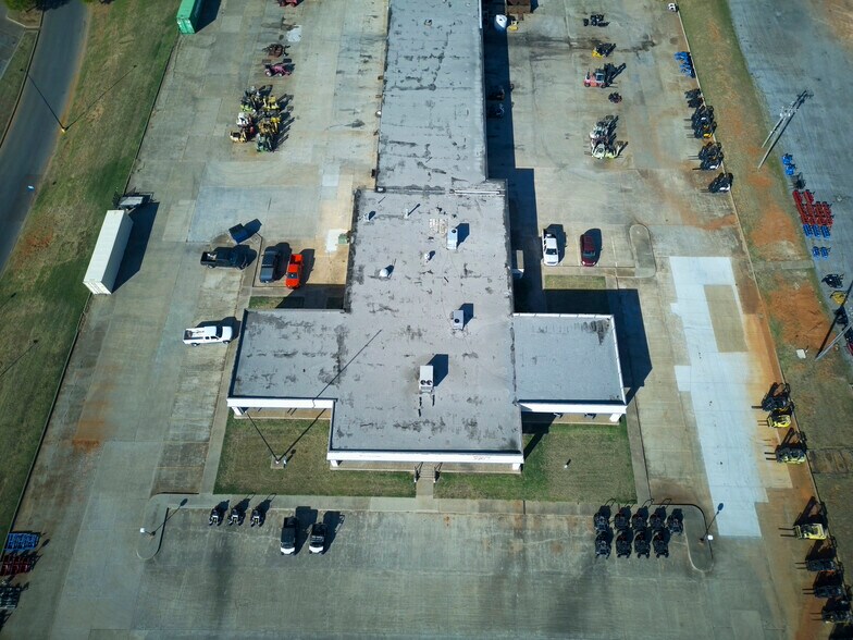 More Photos Of 1909 N Highway 81, Duncan Auto Dealership For Sale