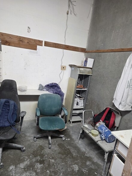 More Photos Of 8322 130th St, Surrey Warehouse For Sale