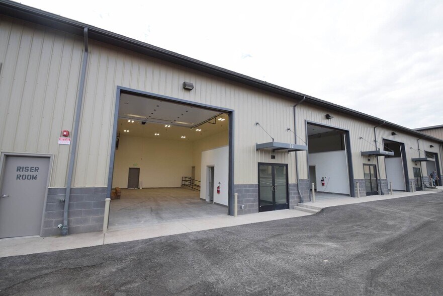 More Photos Of 1051 SW Layton Ct, Prineville Warehouse For Sale