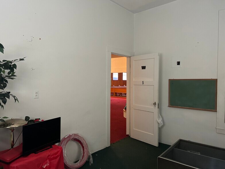 More Photos Of 1107 Spring St, Hot Springs Flex For Lease