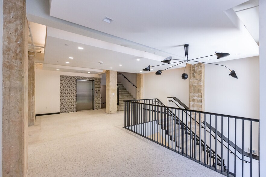 More Photos Of 200 Main Plz, San Antonio Office For Lease