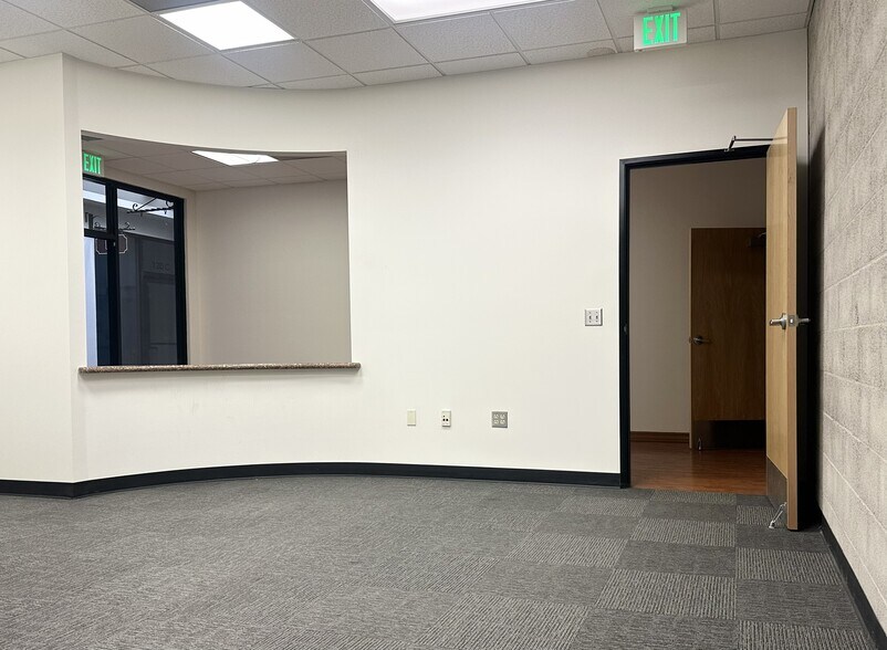 More Photos Of 120 N Maclay Ave, San Fernando Storefront For Lease