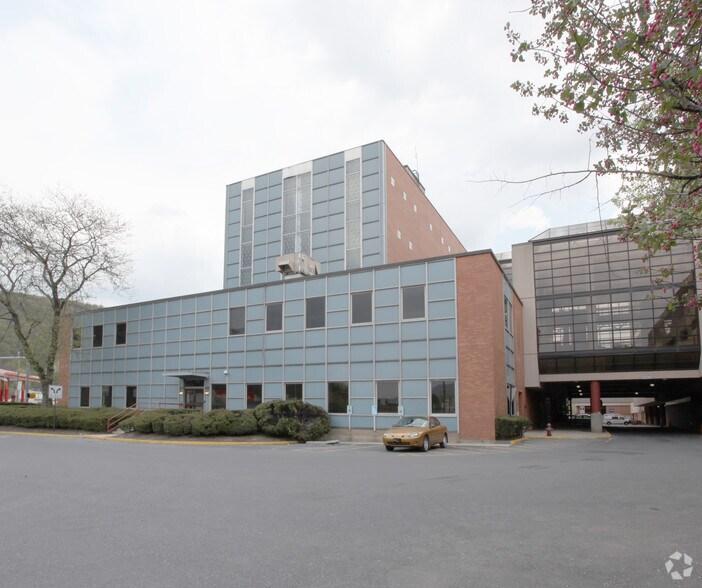 More Photos Of 1001-1003 Broad St, Johnstown Medical For Sale