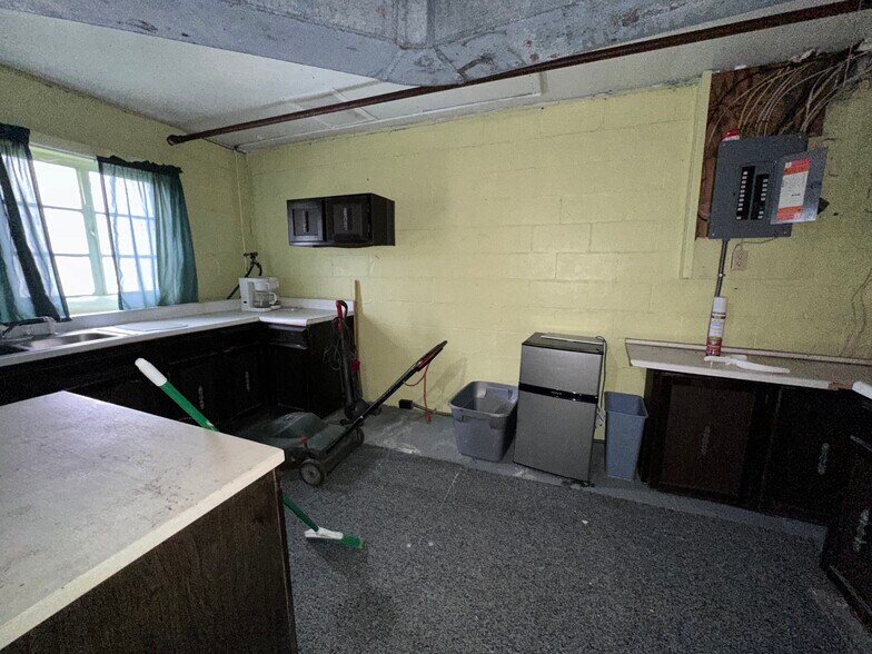 More Photos Of 1901 Mechanicsburg Rd, Springfield Religious Facility For Sale