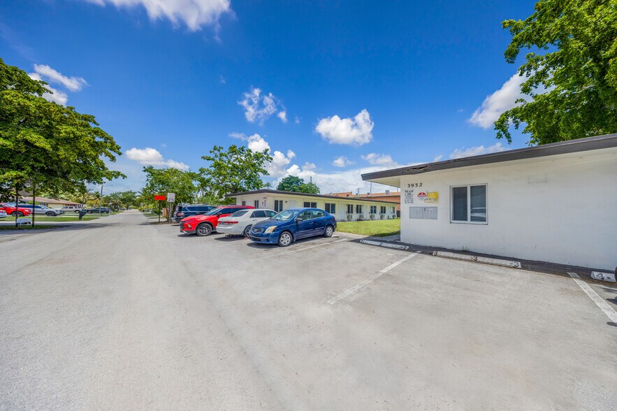 More Photos Of 3932 SW 12th Pl, Fort Lauderdale Apartments For Sale