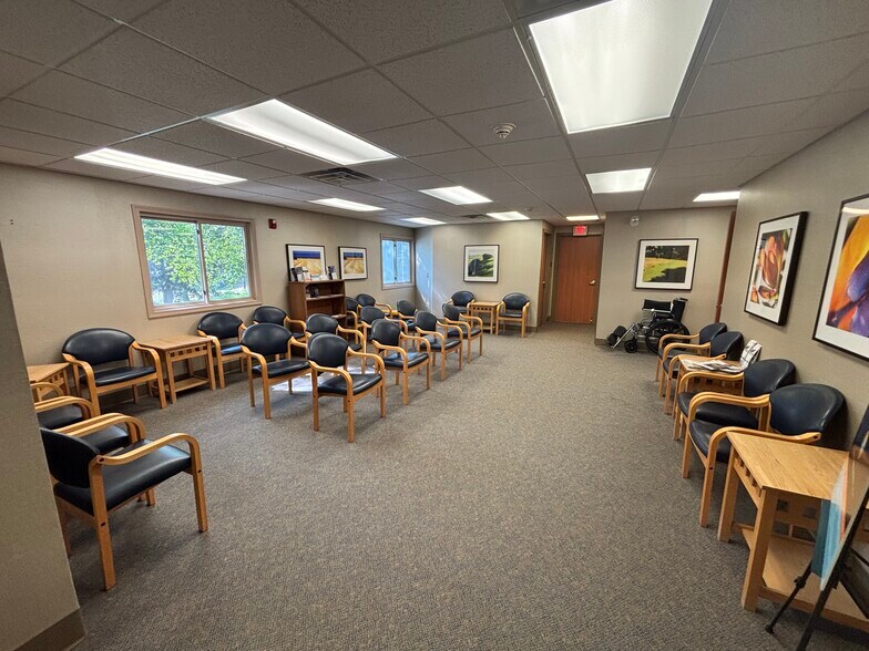 More Photos Of 41 Buttrick Rd, Londonderry Medical For Lease