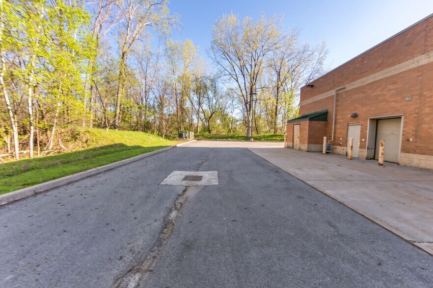 More Photos Of 173 Market St, Potsdam Drugstore For Lease