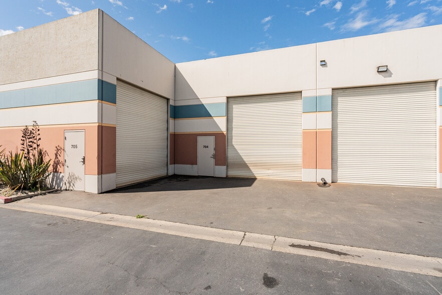 More Photos Of 1937 Goodyear Ave, Ventura Warehouse For Lease