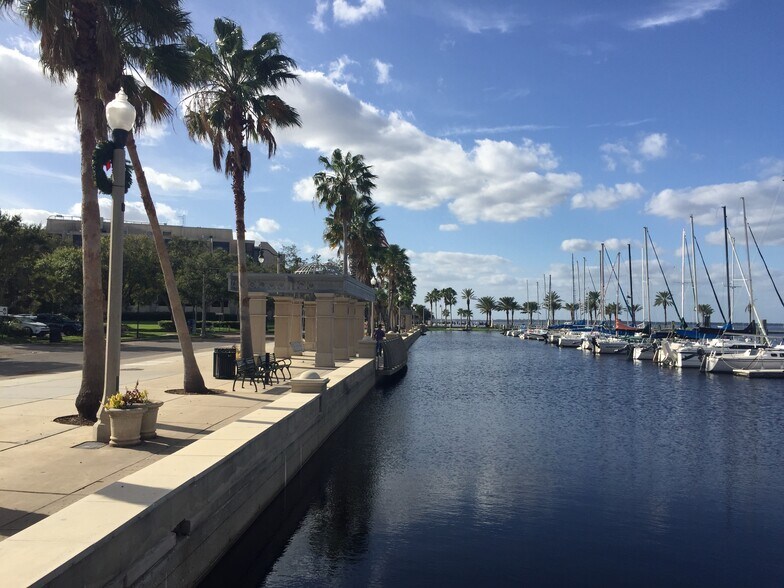 More Photos Of 350 E Seminole Blvd, Sanford Freestanding For Sale