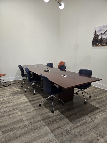 More Photos Of 5015-5025 Colorado Ave S, Seattle Warehouse For Lease