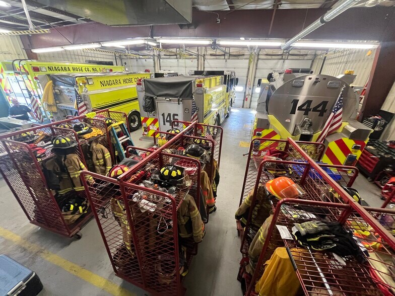 More Photos Of 162 Elm st, Champlain Flex For Sale