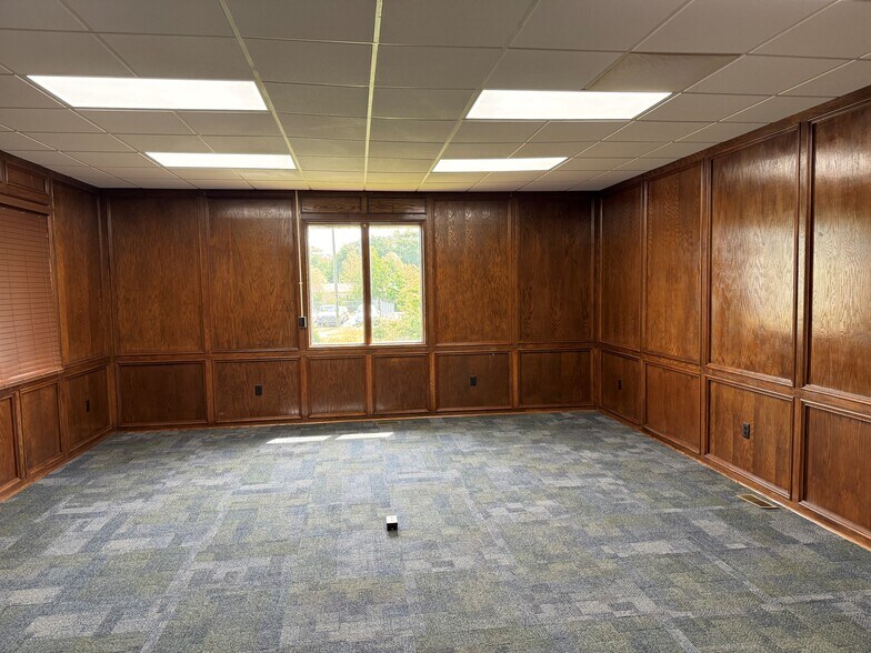 More Photos Of 91 Green St, Warner Robins Office For Sale