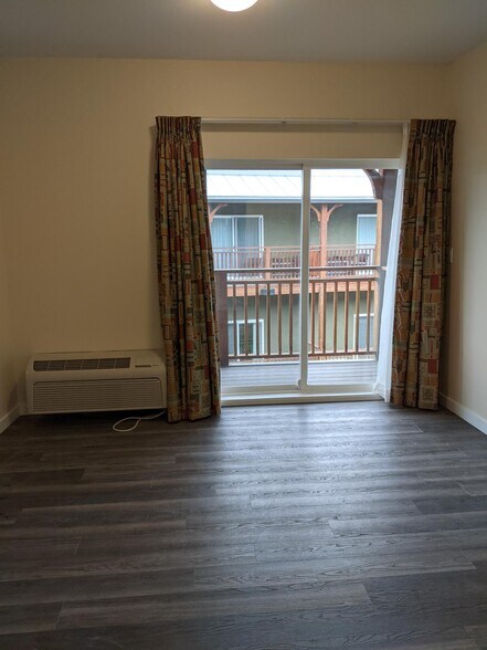 More Photos Of 2107 Tait St, Summerland Hotel For Sale