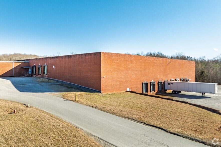 More Photos Of 147 L F I Complex Ln, Lexington Manufacturing For Lease