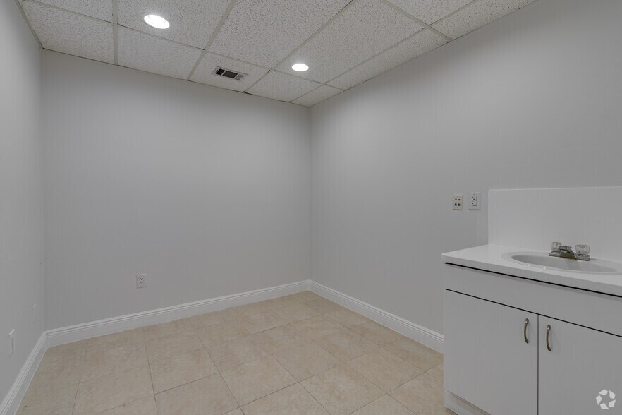 More Photos Of 7100-7200 W Commercial Blvd, Lauderhill Medical For Sale