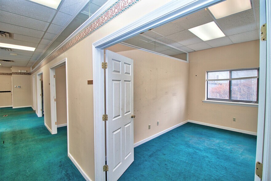 More Photos Of 1575 Thomaston Ave, Waterbury Storefront For Lease