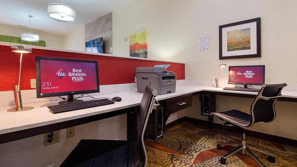 More Photos Of 802 N Main St, Fairview Hotel For Sale