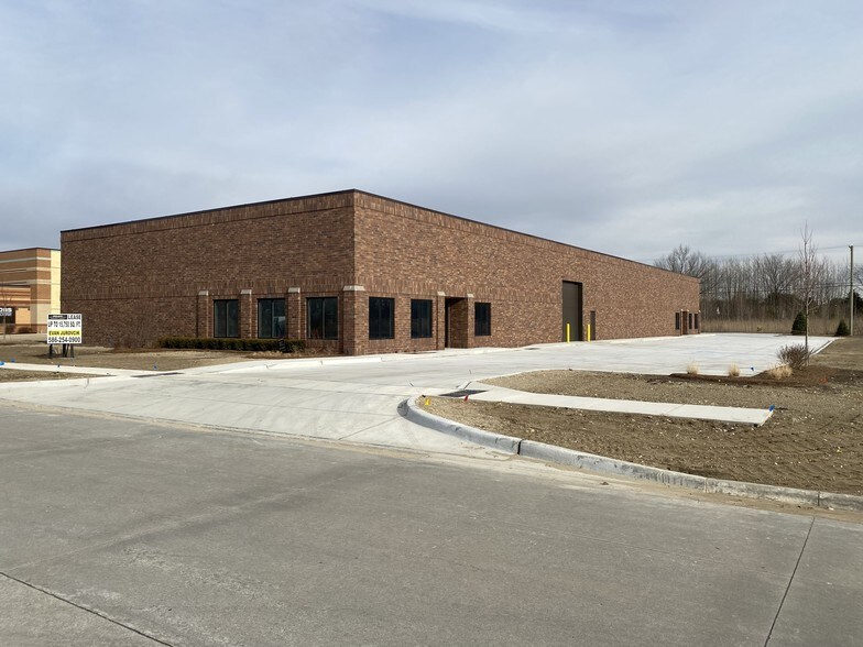 More Photos Of 51630-51640 Regency Center Dr, Macomb Township Manufacturing For Lease