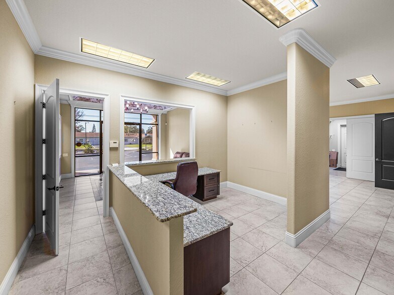 More Photos Of 1820 E Edgewood Dr, Lakeland Medical For Sale