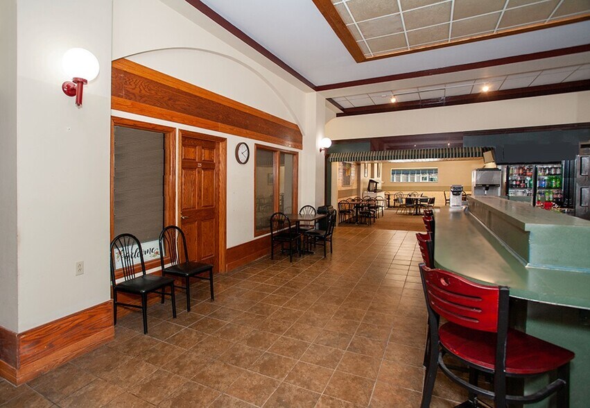 More Photos Of 302 E Howard St, Hibbing Office For Lease