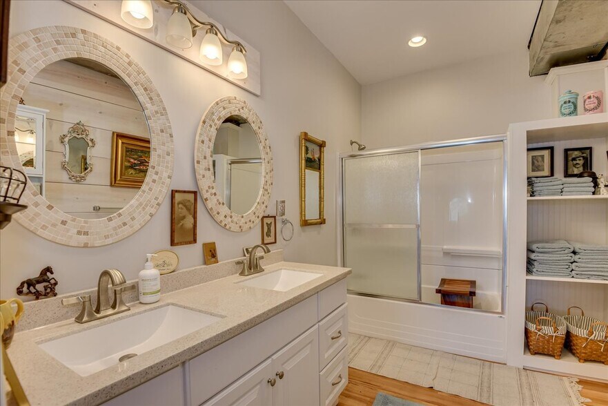 More Photos Of 114 W 6th St, Waynesboro Showroom For Sale
