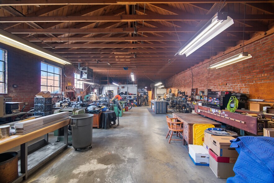 More Photos Of 11856 Mississippi Ave, Los Angeles Warehouse For Sale